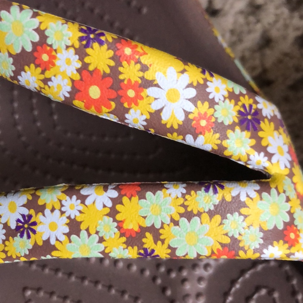 CROCS Kadee II Retro Floral Daisy Sandal SIZE 10 - Picture 2 of 13
